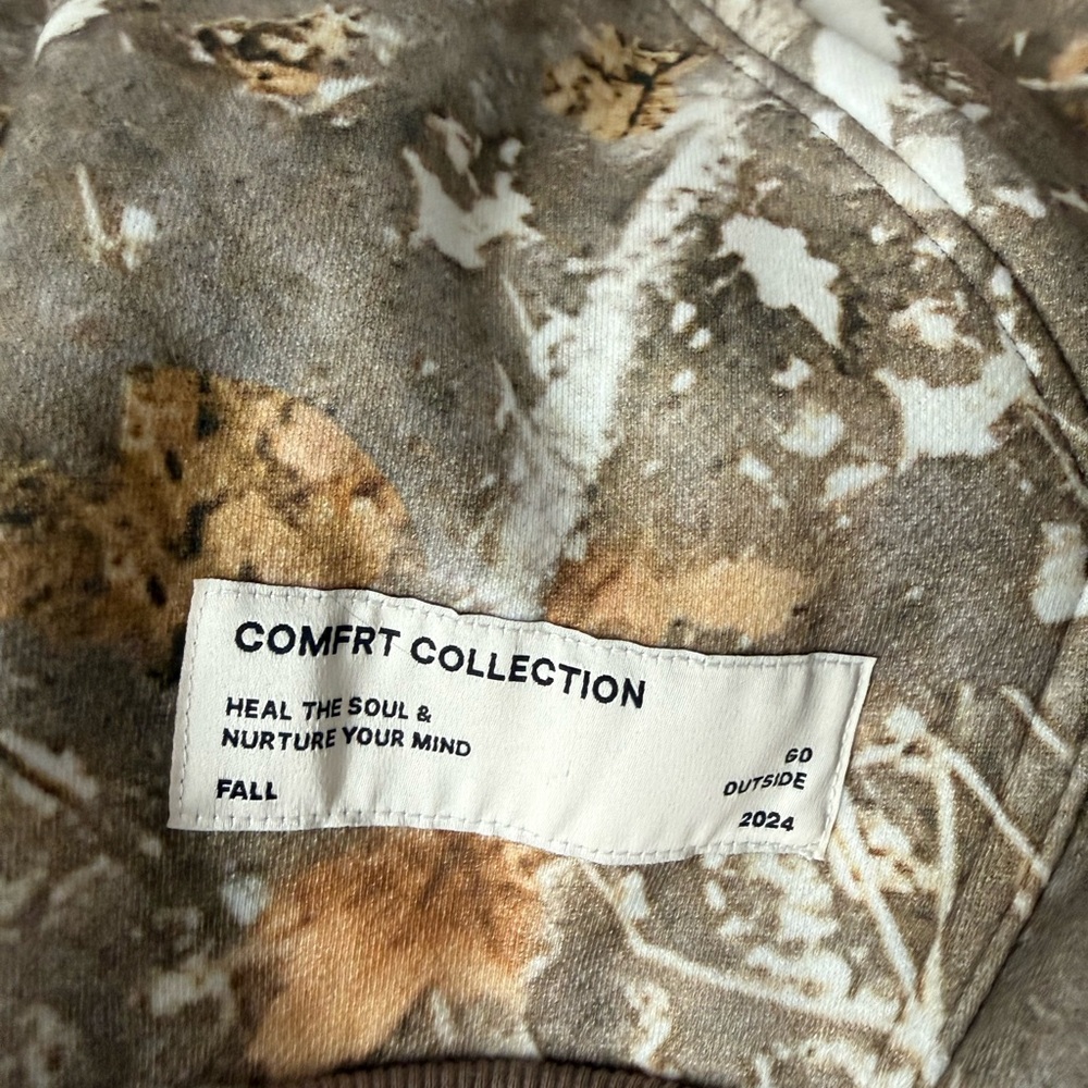 Brown and Tan Leaf Pattern Bedding - image 3